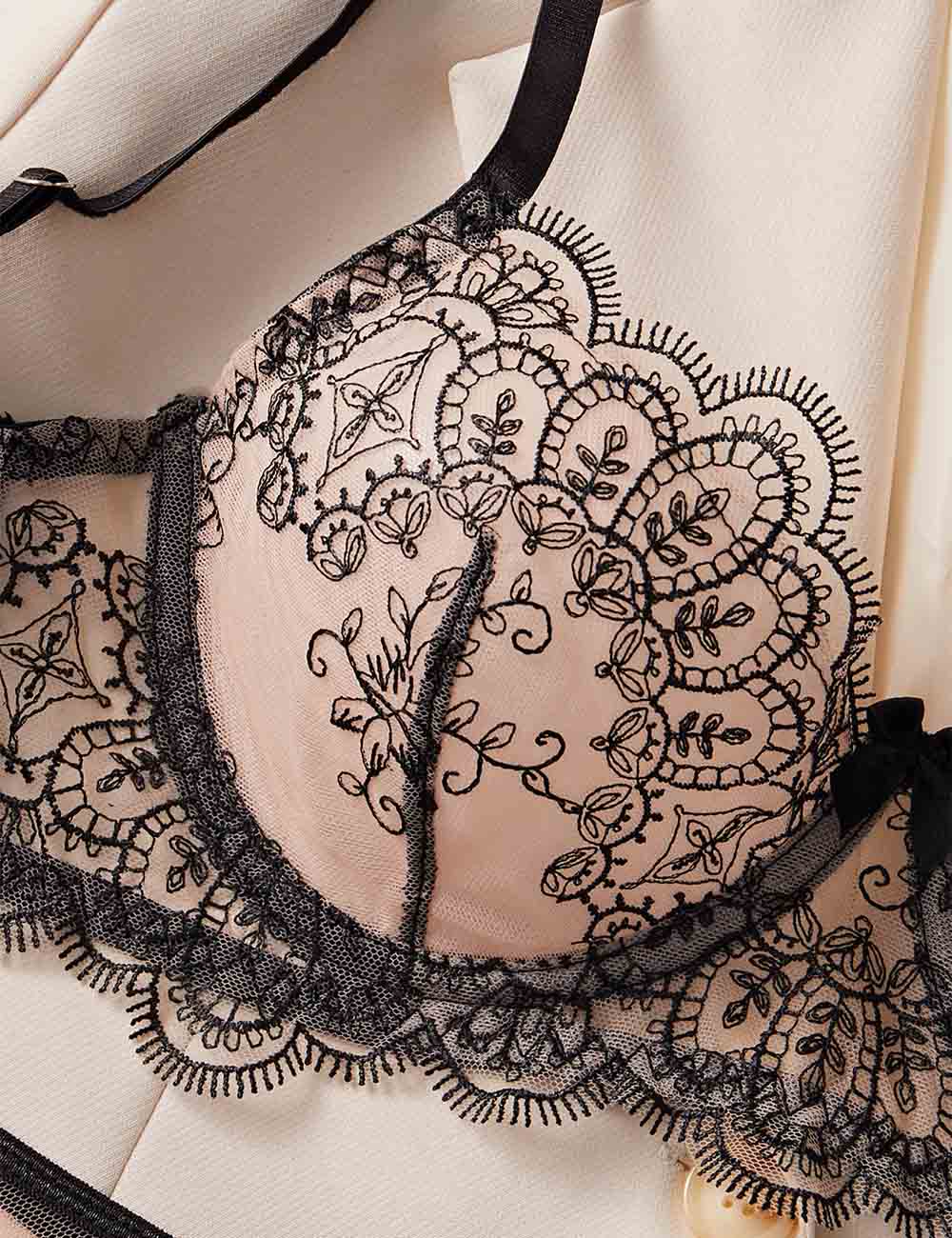 Ladies Sexy Mesh Embroidery Garter Thong Lingerie Set