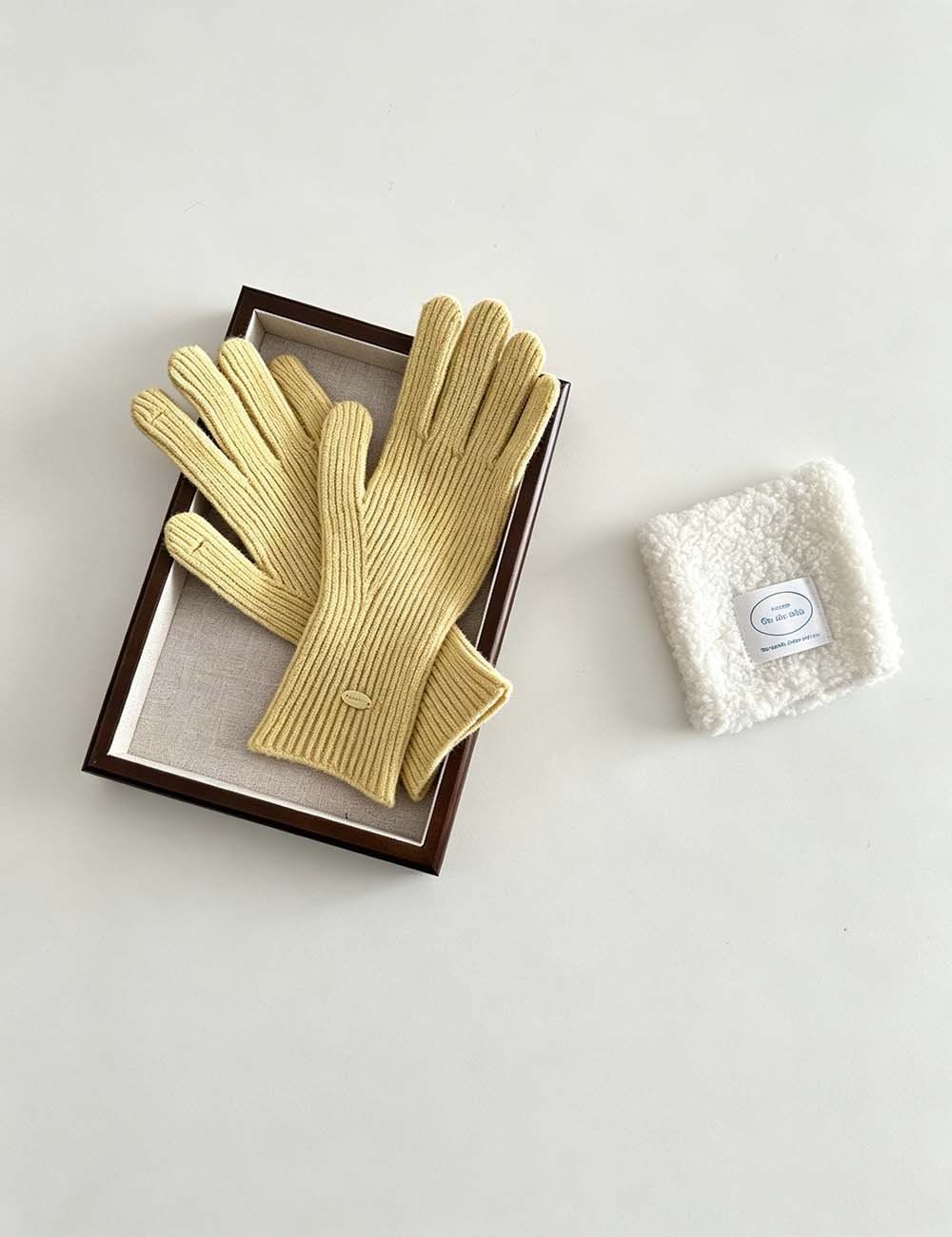 Ladies Minimalist Ribbed Knit Full Finger Gloves