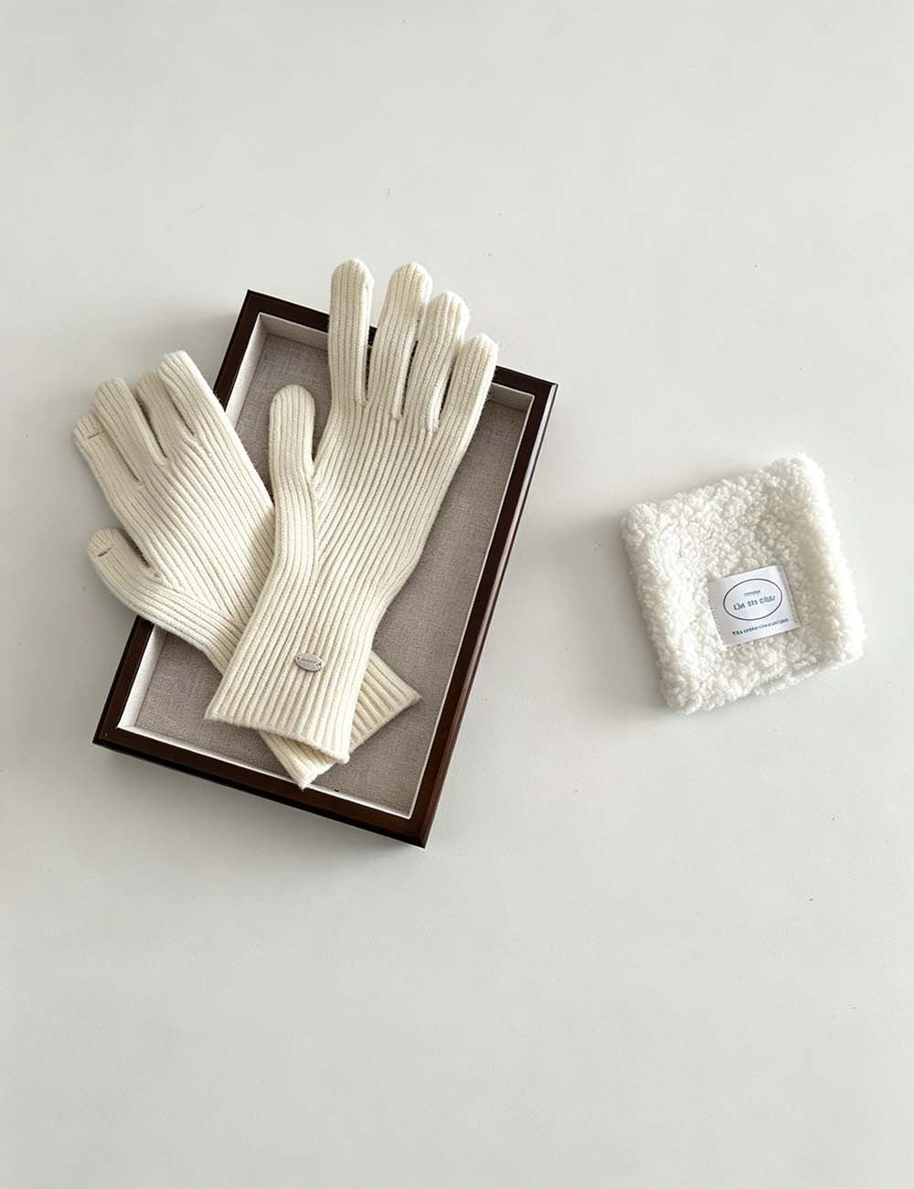 Ladies Minimalist Ribbed Knit Full Finger Gloves