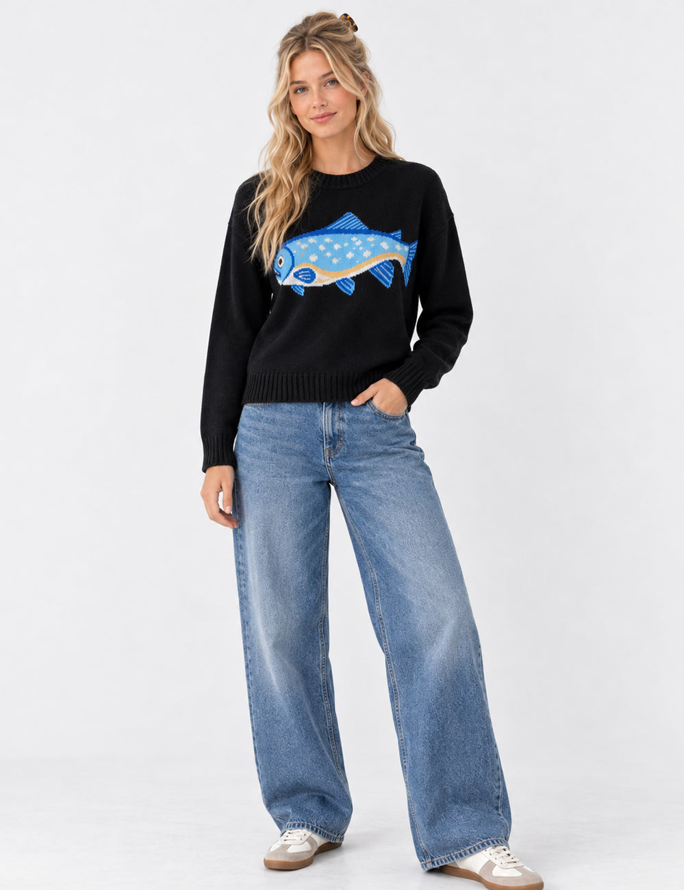 Ladies Fish Jacquard Crew Neck Cropped Knit Sweater