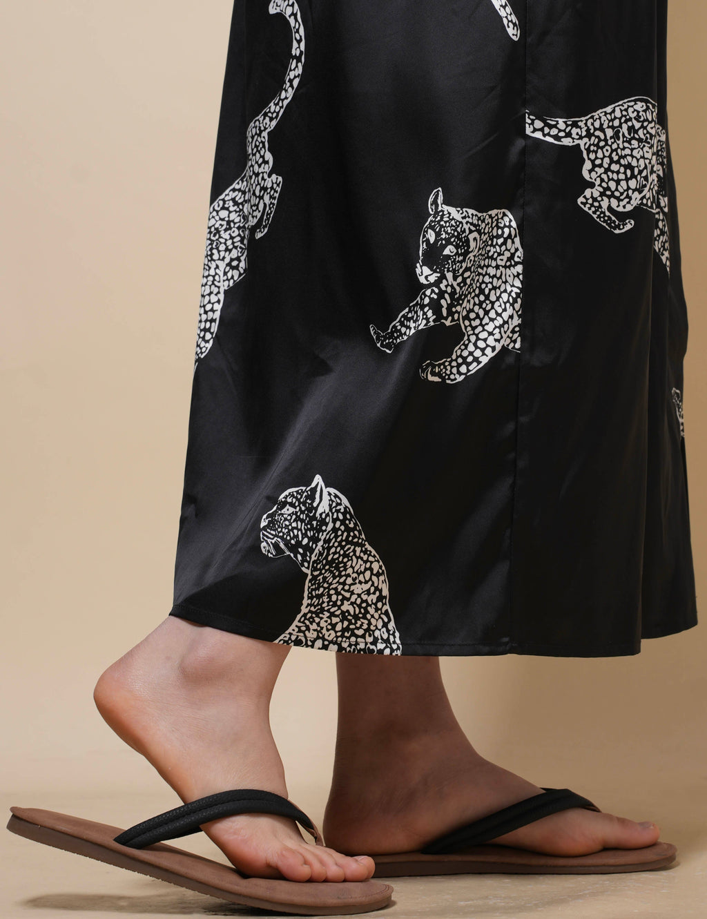 Ladies V-Neck Long Sleeves Waist Tie Pajama Robe SKRB50501