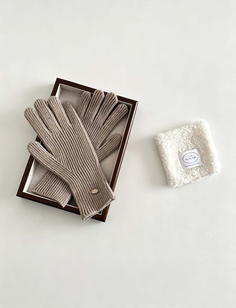 Ladies Minimalist Ribbed Knit Full Finger Gloves