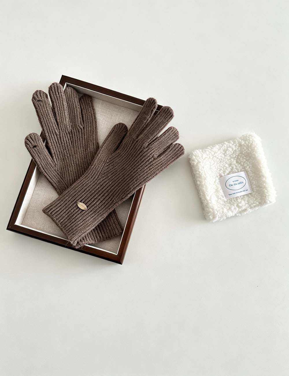 Ladies Minimalist Ribbed Knit Full Finger Gloves