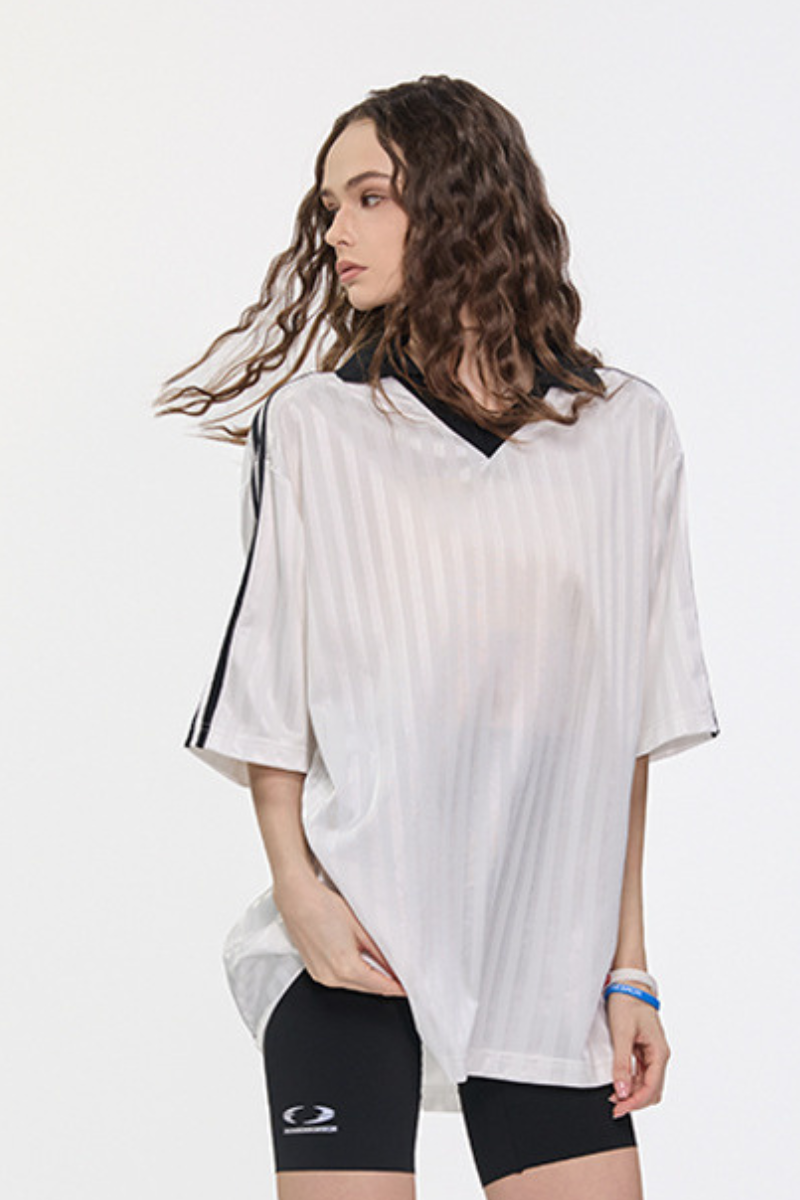 Color-blocked collegiate style V-neck short-sleeved top