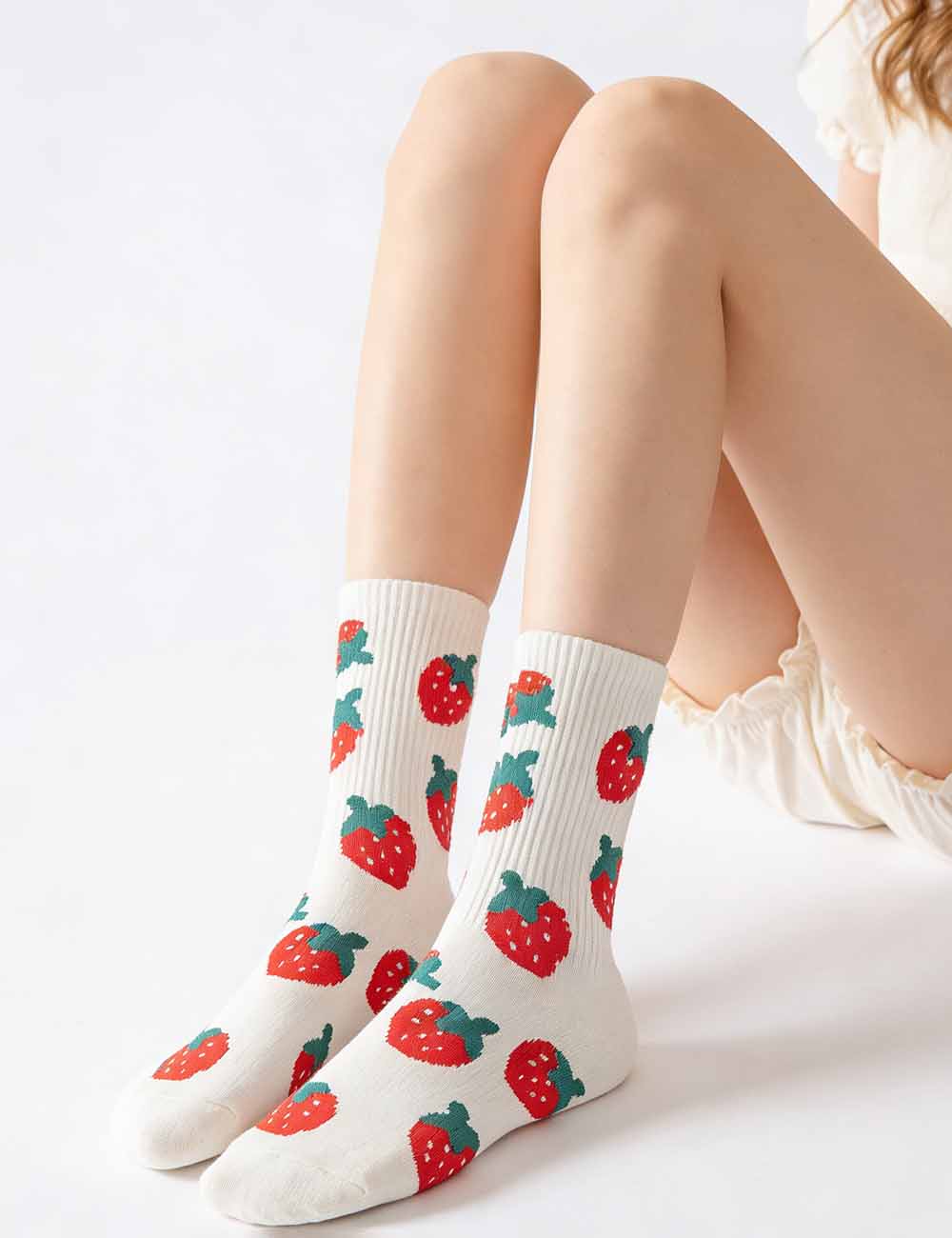Ladies Cute Strawberry Pattern Midi Calf Socks