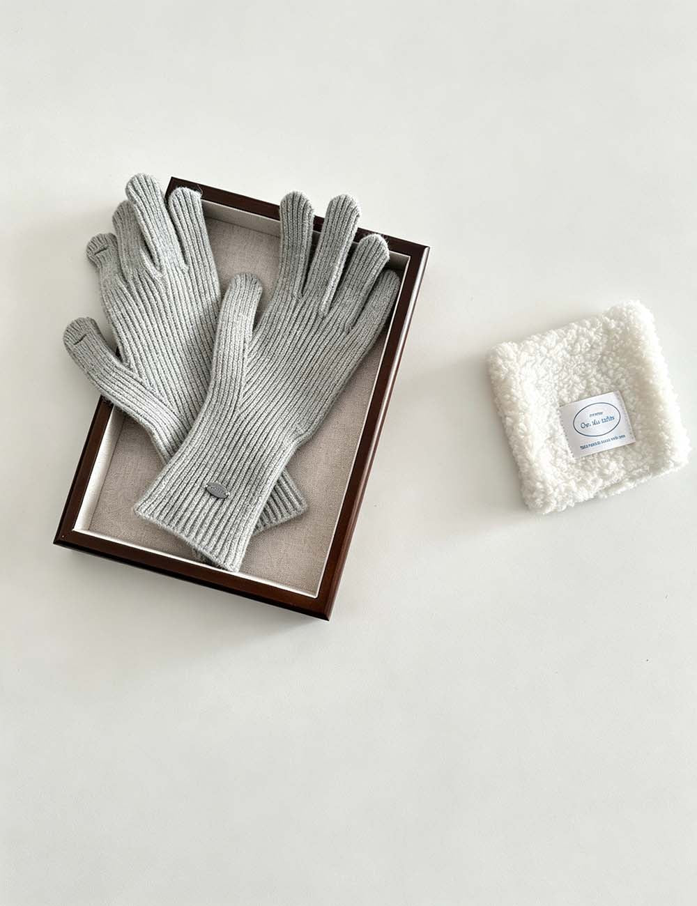 Ladies Minimalist Ribbed Knit Full Finger Gloves