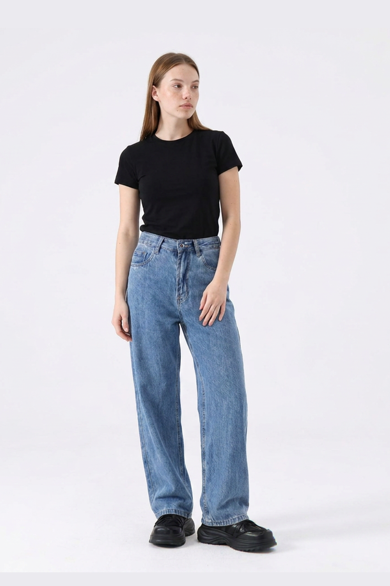 Women's Classic Wash High Waist Straight Leg Jeans