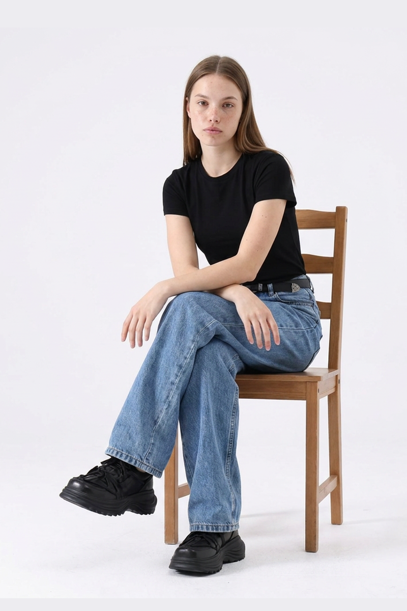 Women's Classic Wash High Waist Straight Leg Jeans