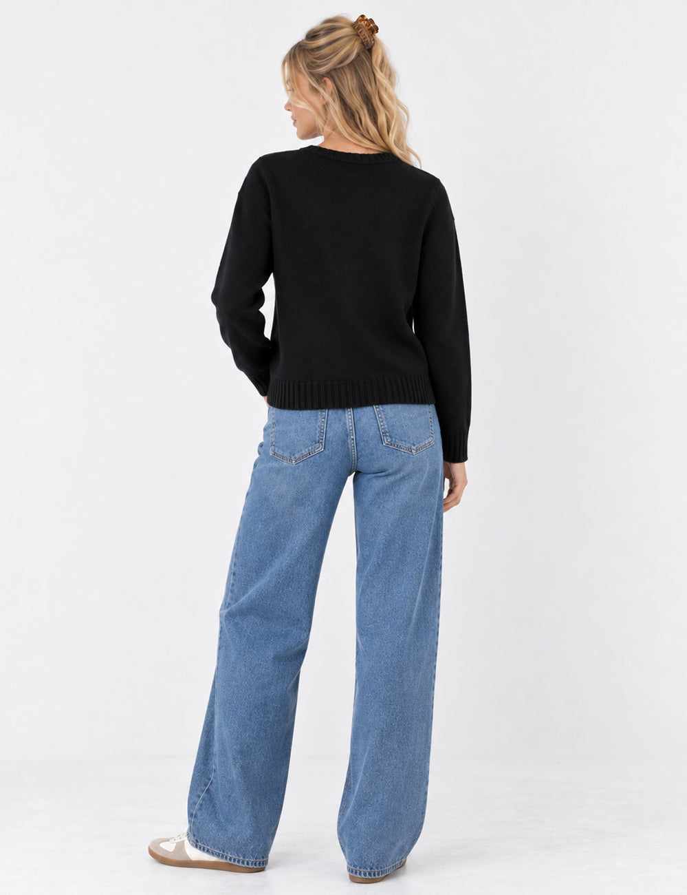 Ladies Fish Jacquard Crew Neck Cropped Knit Sweater