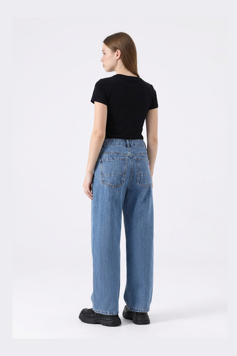 Women's Classic Wash High Waist Straight Leg Jeans