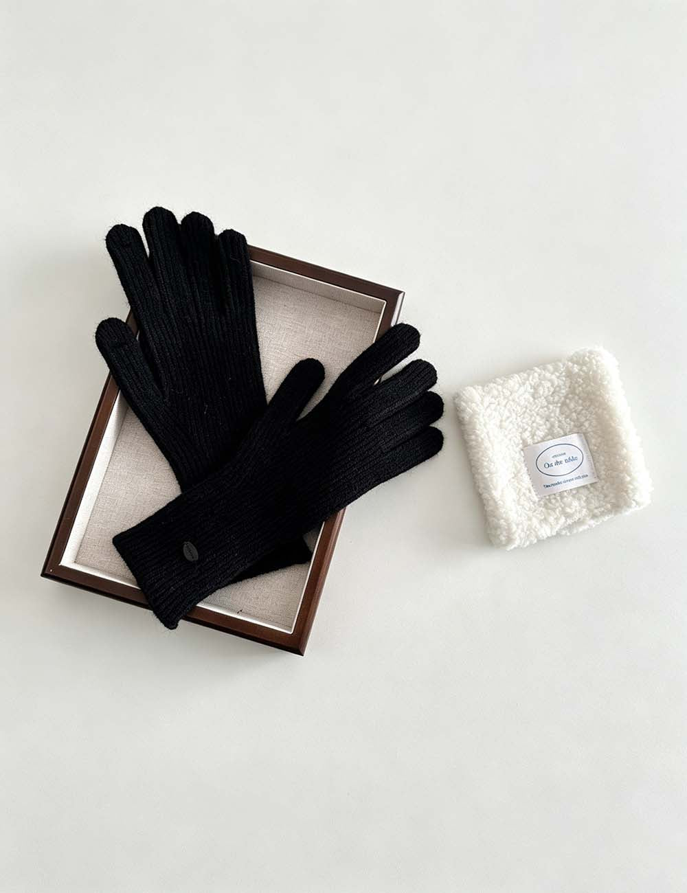Ladies Minimalist Ribbed Knit Full Finger Gloves